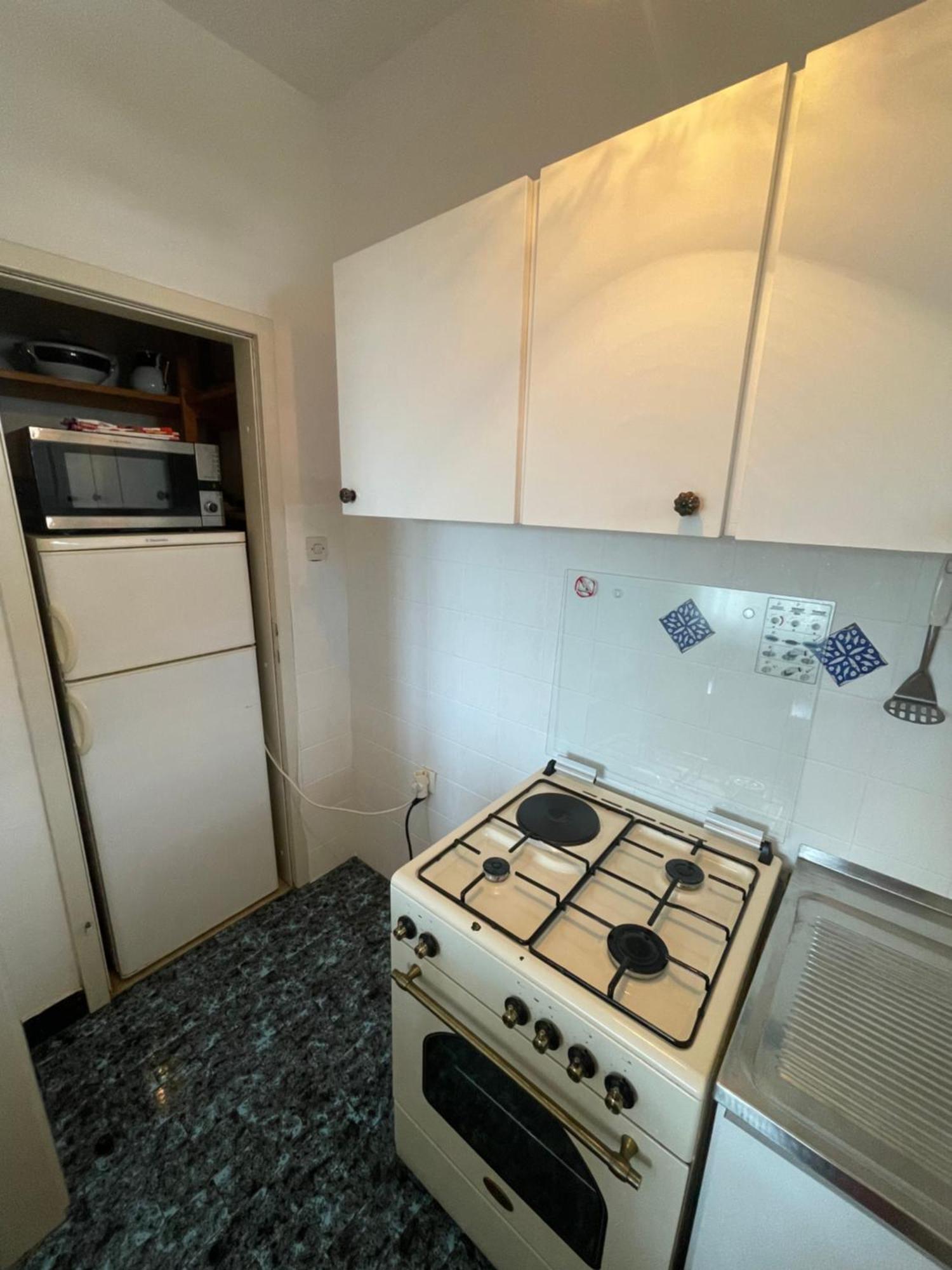 Spacious Retro 3-bedroom 130m2 In Zadar, Puntamika Borik Area Apartment
