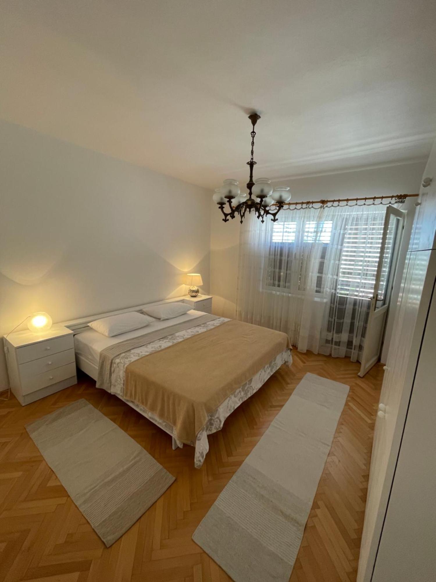 Spacious Retro 3-bedroom 130m2 In Zadar, Puntamika Borik Area Apartment Zadar